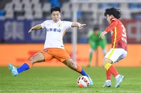 清晨山东泰山调整名单以备意大利杯，临场应变环节打磨，球迷炸锅，赛程密集仍需轮换